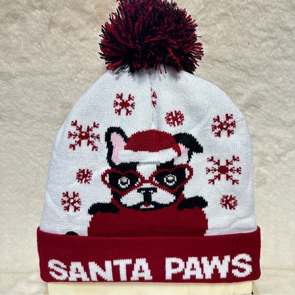 New LED Christmas Beanie With Pom Pom And 3 Flashing Modes - Picture 4 of 5